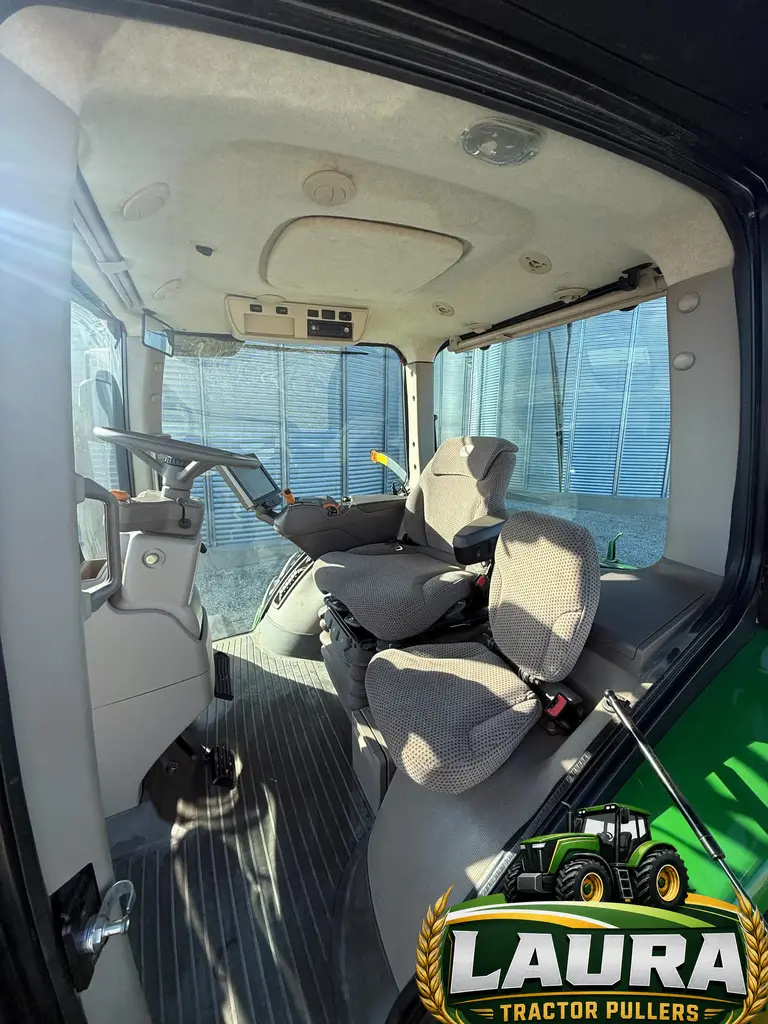 2016 John Deere 8370R MFWD Tractor photo 12