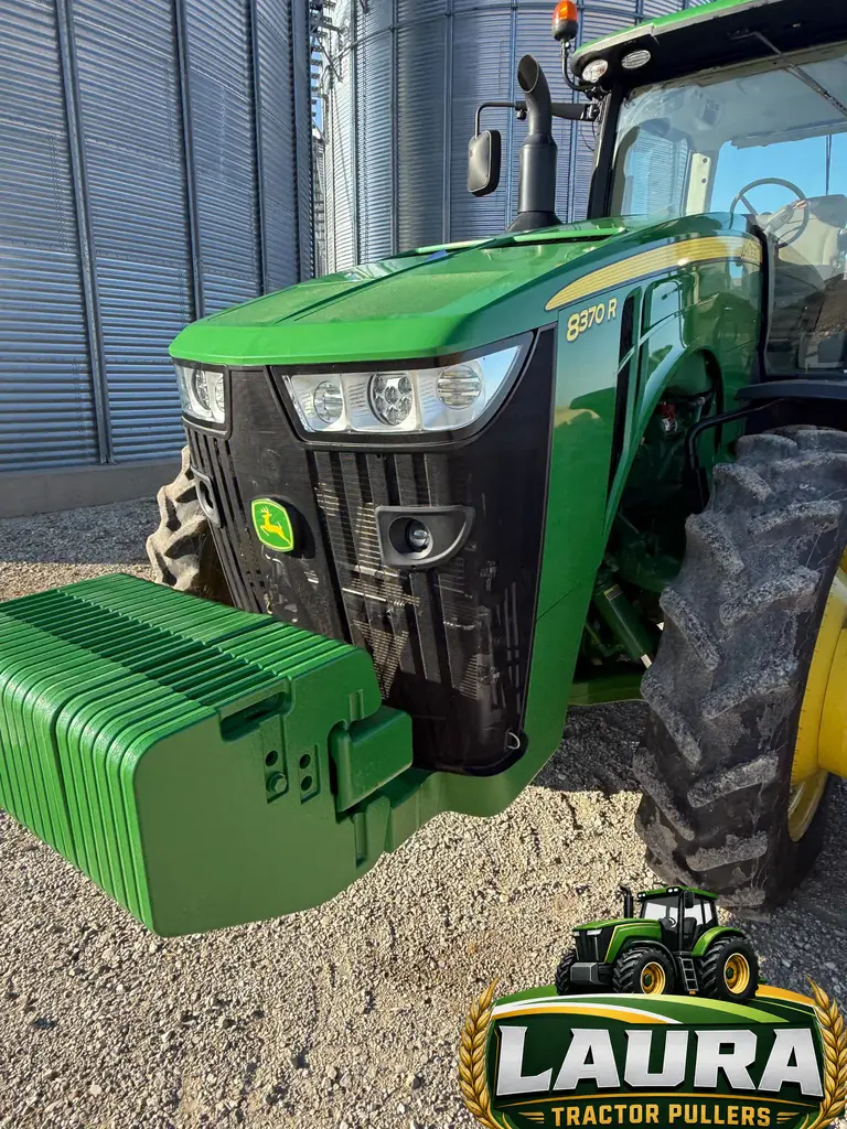 2016 John Deere 8370R MFWD Tractor photo 10