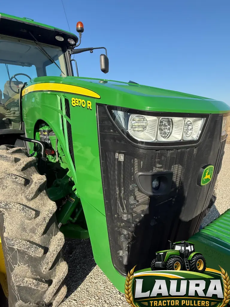 2016 John Deere 8370R MFWD Tractor photo 11