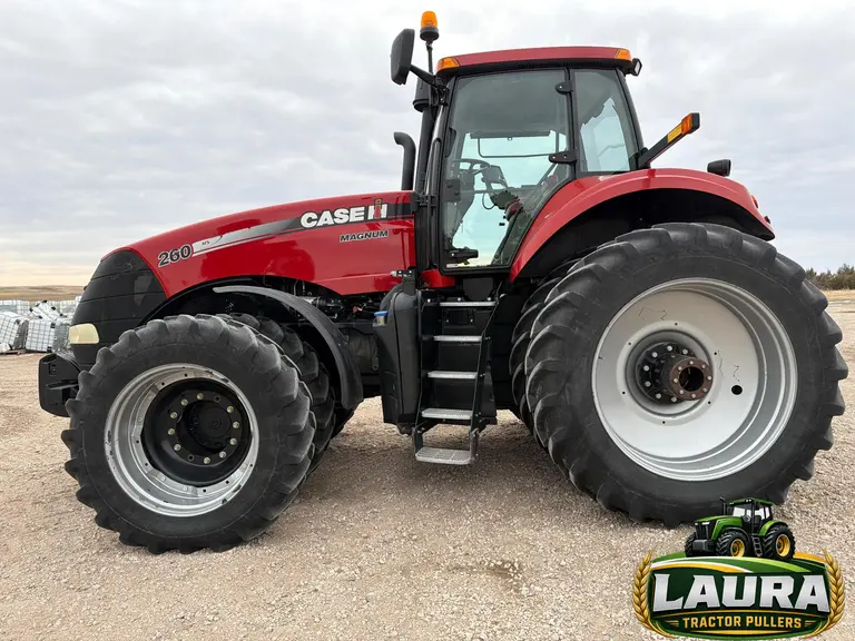 2013 Case IH Magnum 260 MFWD Tractor photo 2